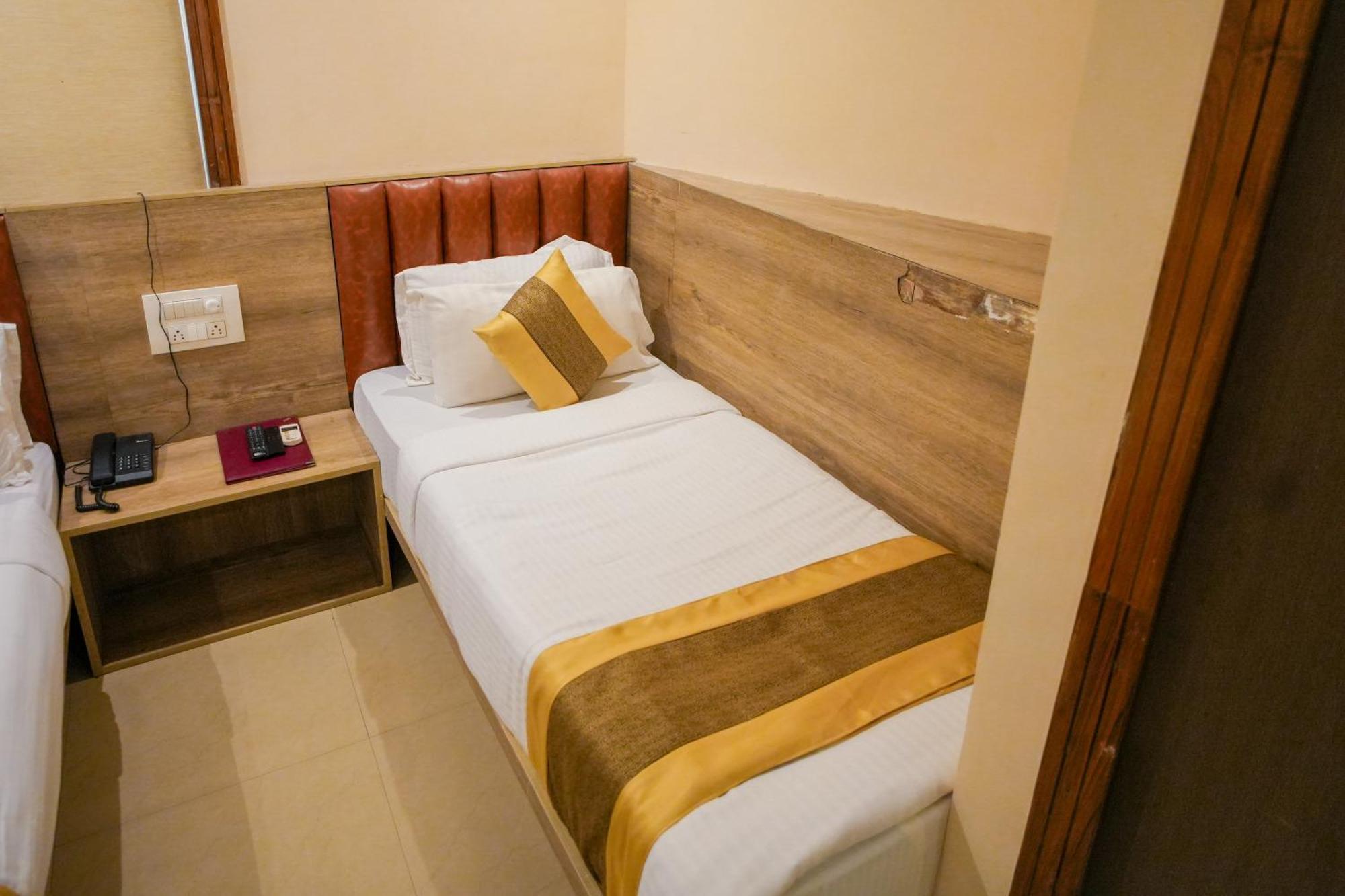 Hotel Skylink Hospitality Mahalaxmi ムンバイ エクステリア 写真