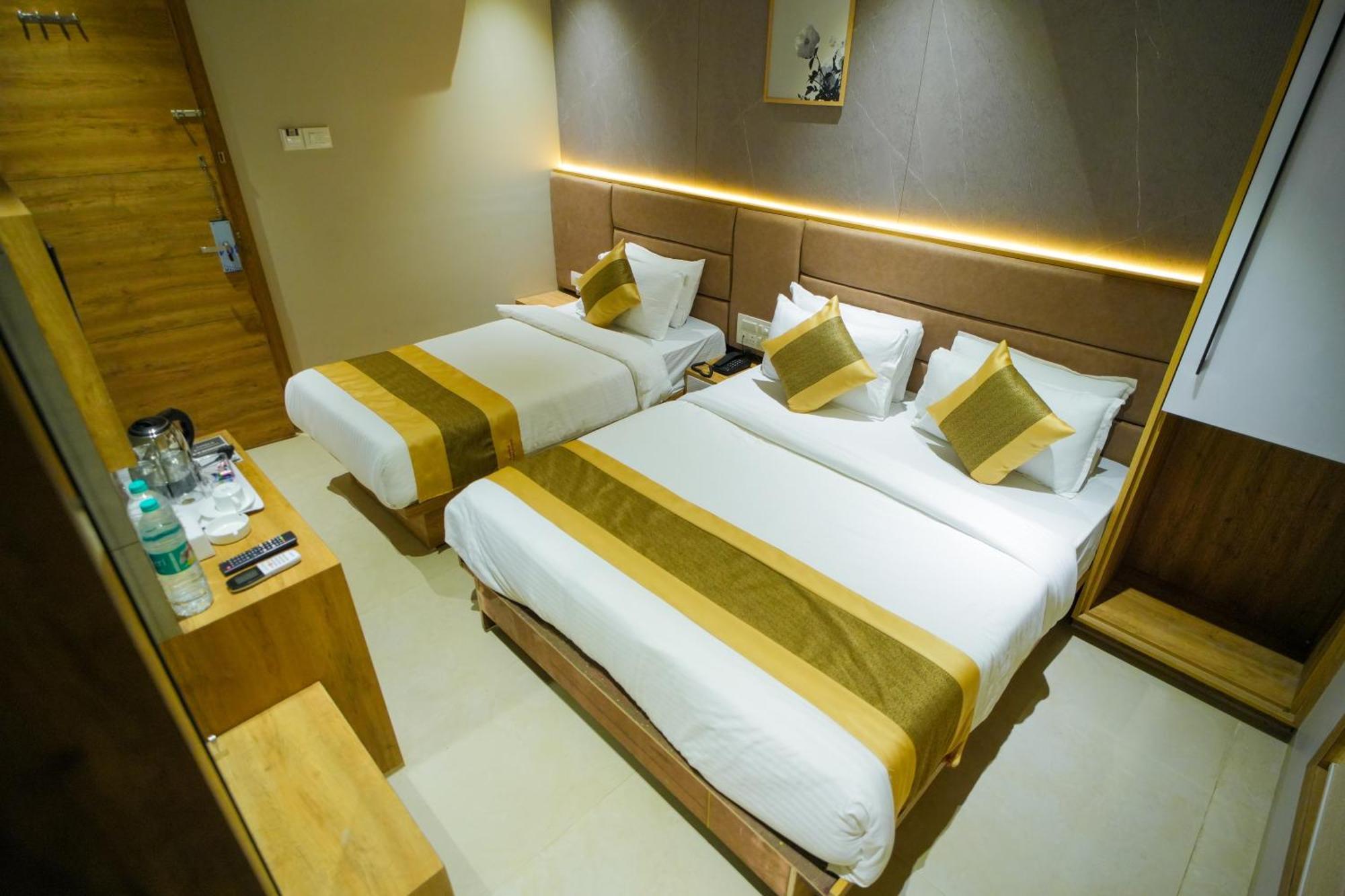 Hotel Skylink Hospitality Mahalaxmi ムンバイ エクステリア 写真