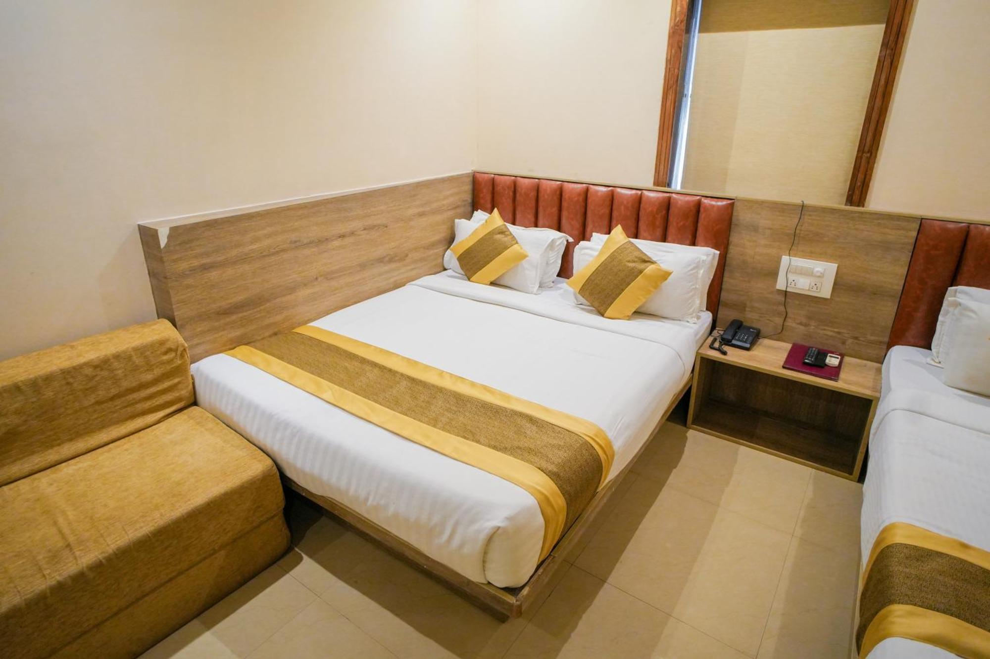 Hotel Skylink Hospitality Mahalaxmi ムンバイ エクステリア 写真