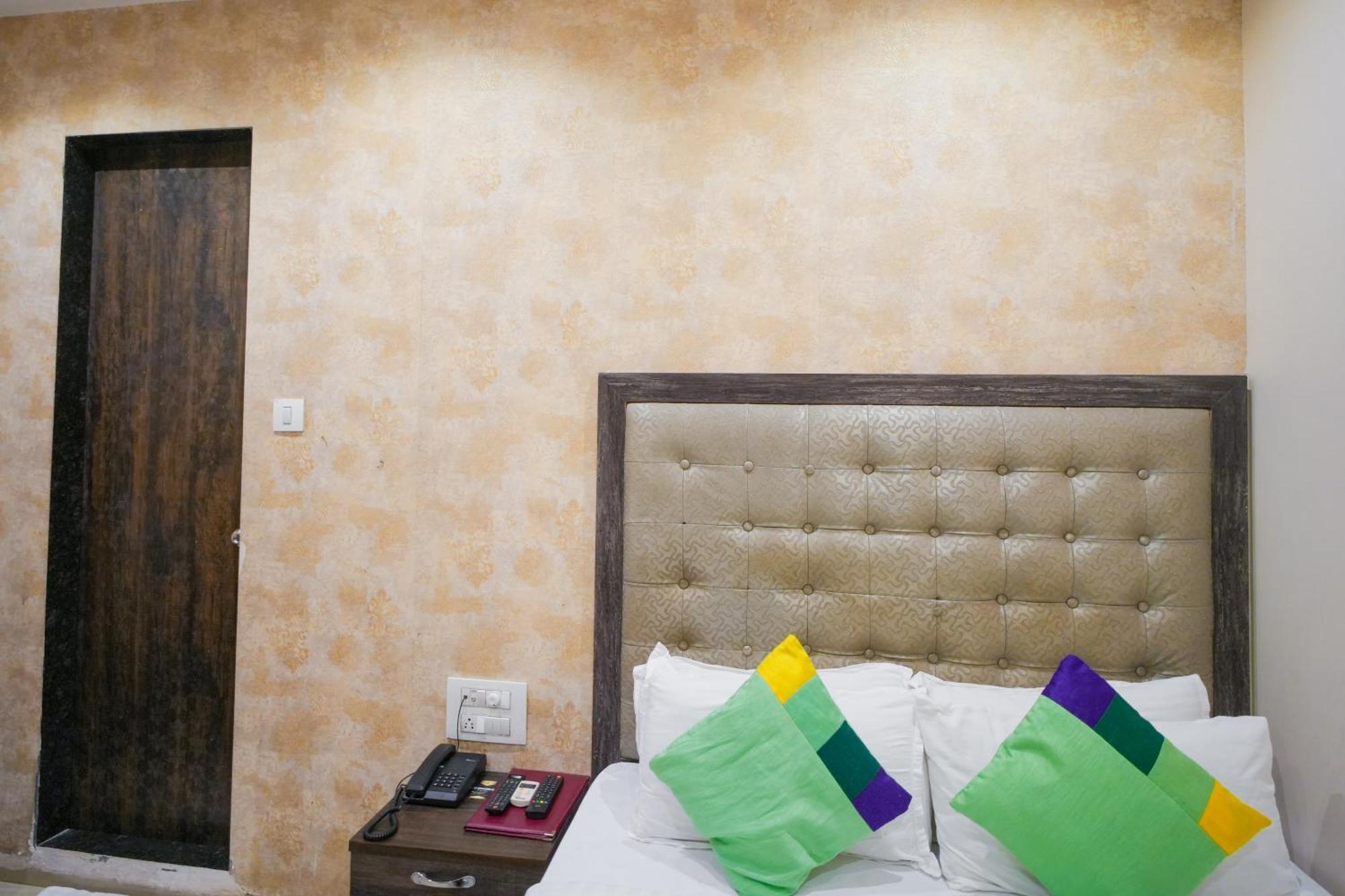 Hotel Skylink Hospitality Mahalaxmi ムンバイ エクステリア 写真
