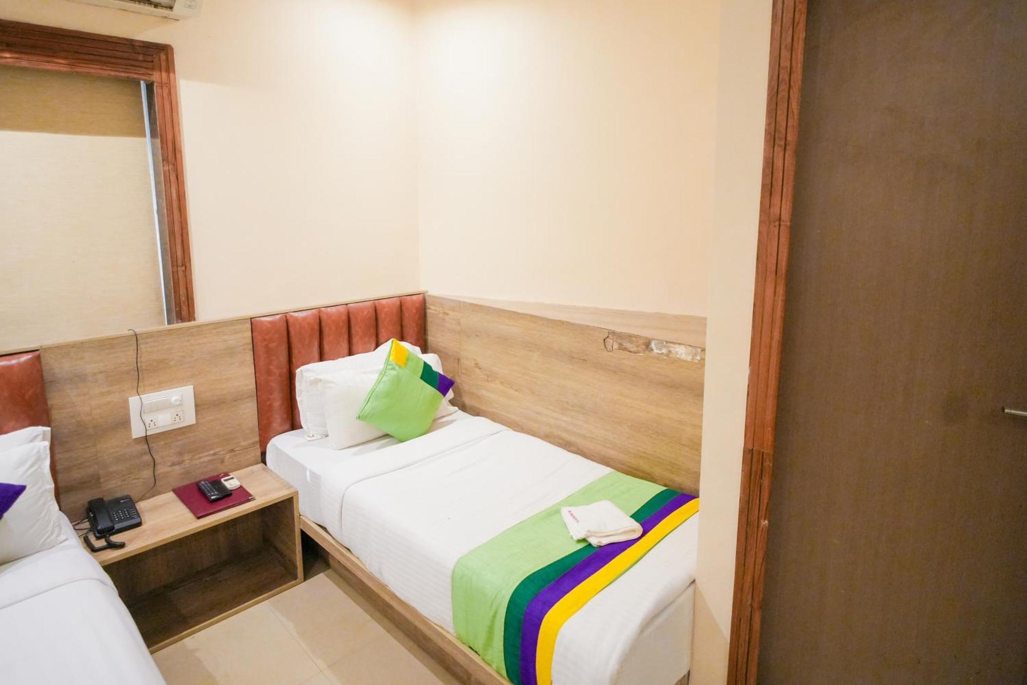 Hotel Skylink Hospitality Mahalaxmi ムンバイ エクステリア 写真