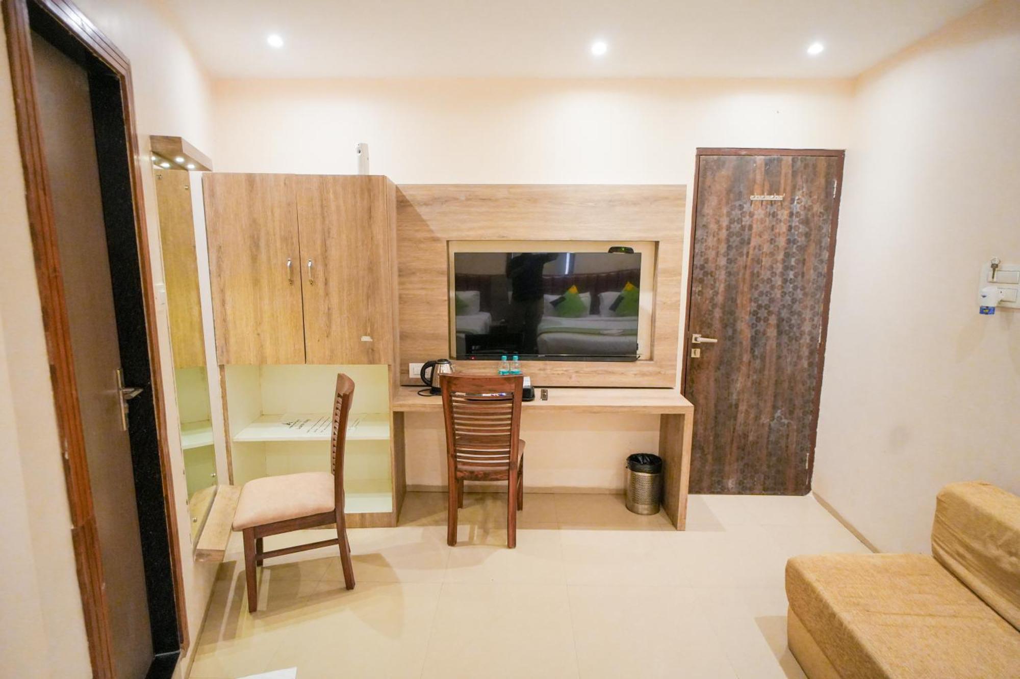 Hotel Skylink Hospitality Mahalaxmi ムンバイ エクステリア 写真