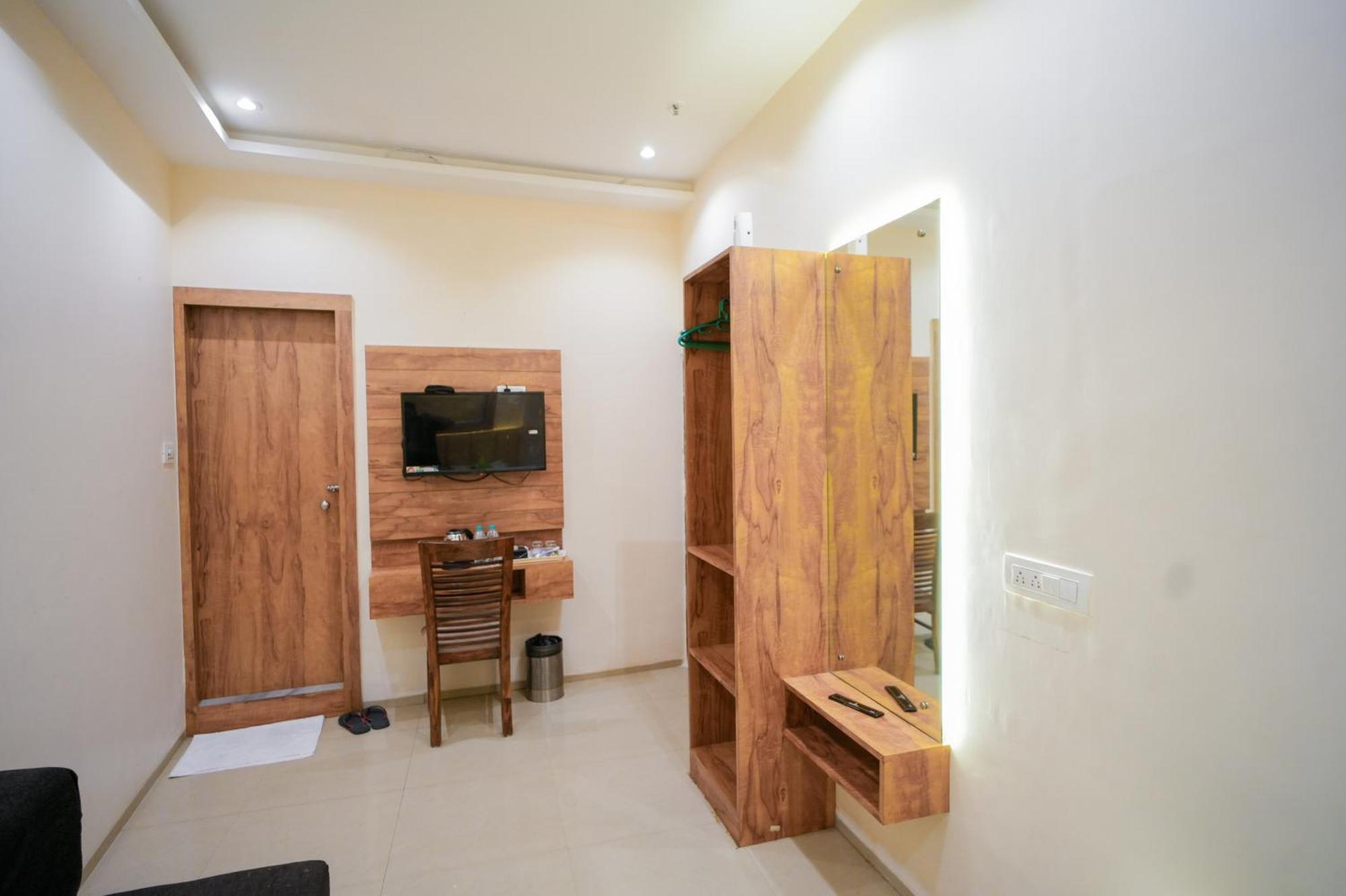 Hotel Skylink Hospitality Mahalaxmi ムンバイ エクステリア 写真