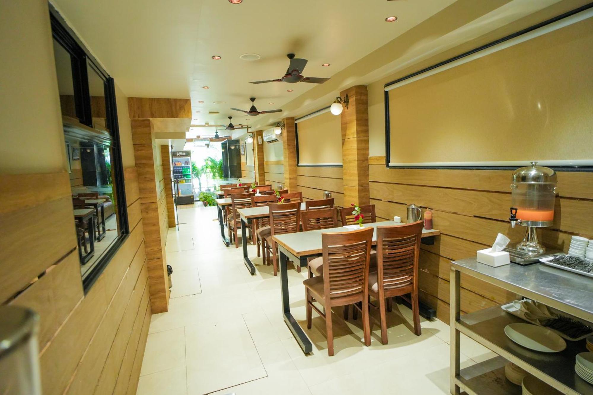 Hotel Skylink Hospitality Mahalaxmi ムンバイ エクステリア 写真