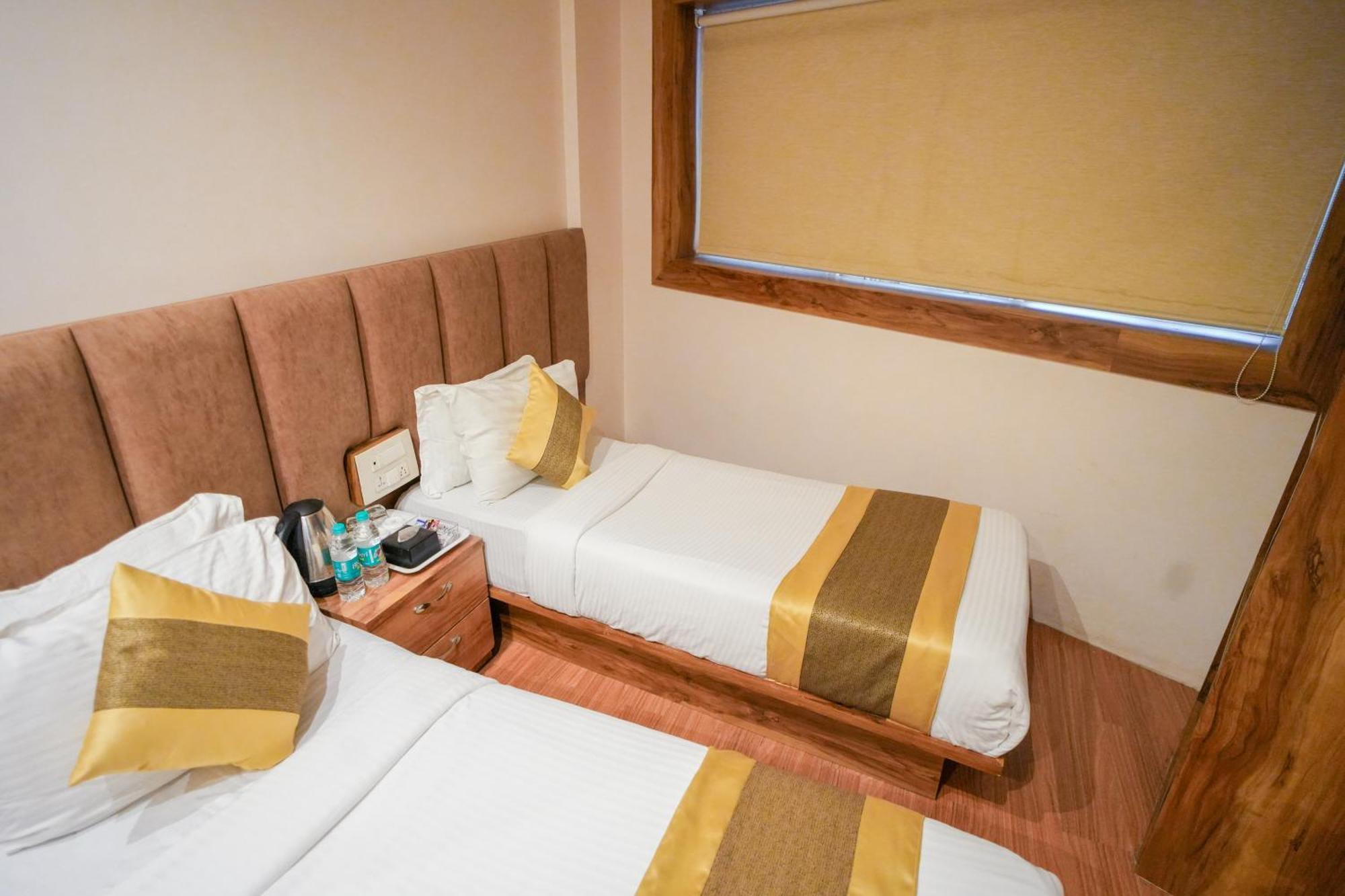 Hotel Skylink Hospitality Mahalaxmi ムンバイ エクステリア 写真