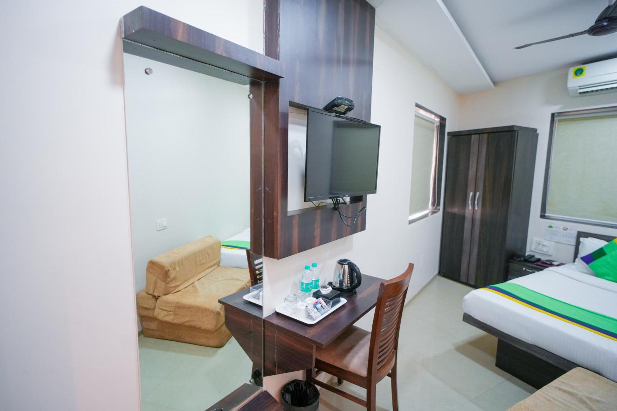 Hotel Skylink Hospitality Mahalaxmi ムンバイ エクステリア 写真