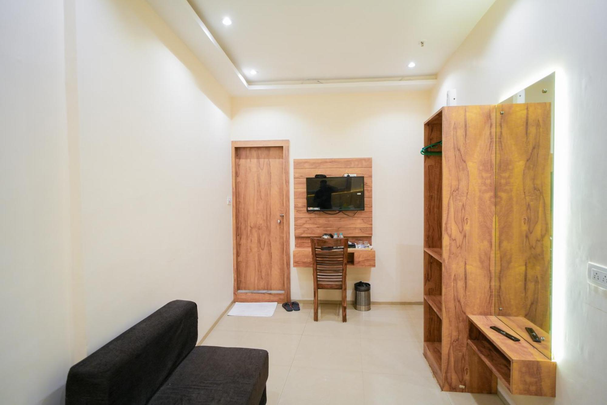 Hotel Skylink Hospitality Mahalaxmi ムンバイ エクステリア 写真