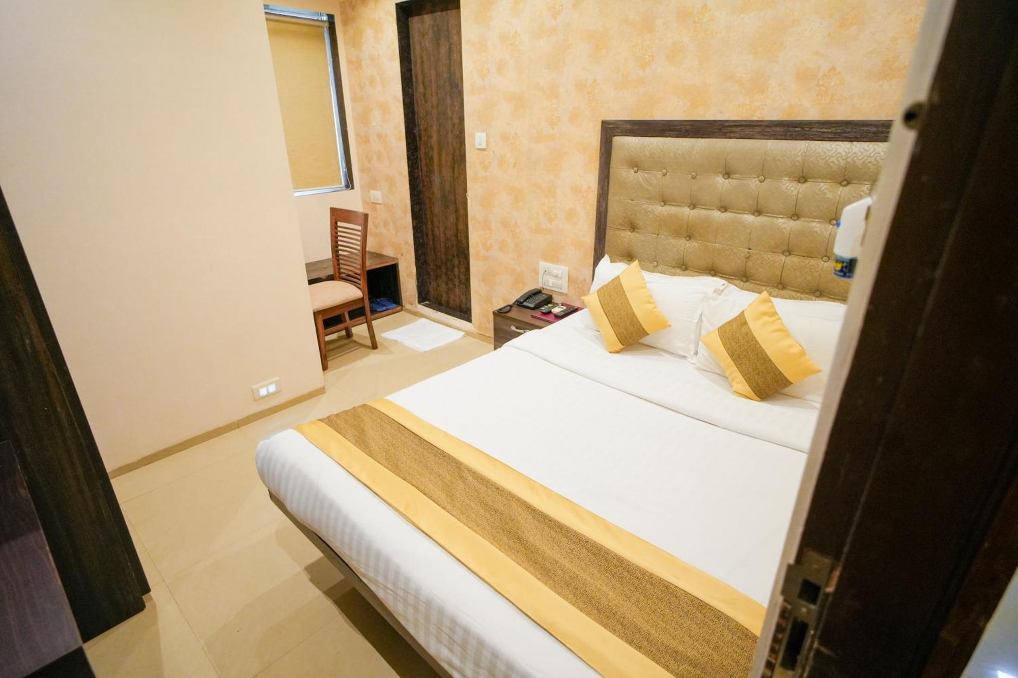 Hotel Skylink Hospitality Mahalaxmi ムンバイ エクステリア 写真