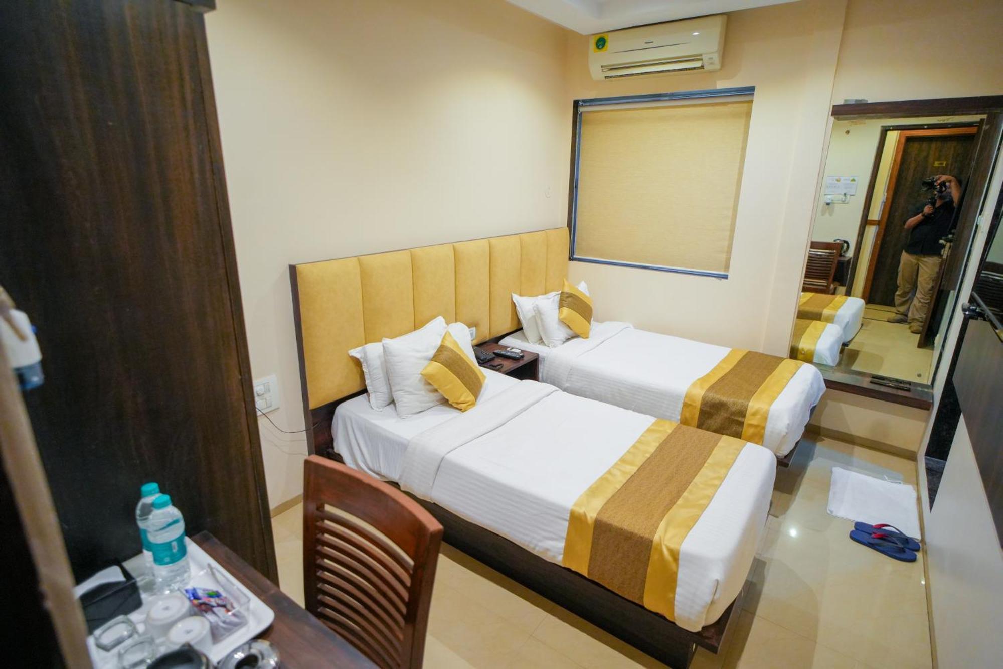 Hotel Skylink Hospitality Mahalaxmi ムンバイ エクステリア 写真