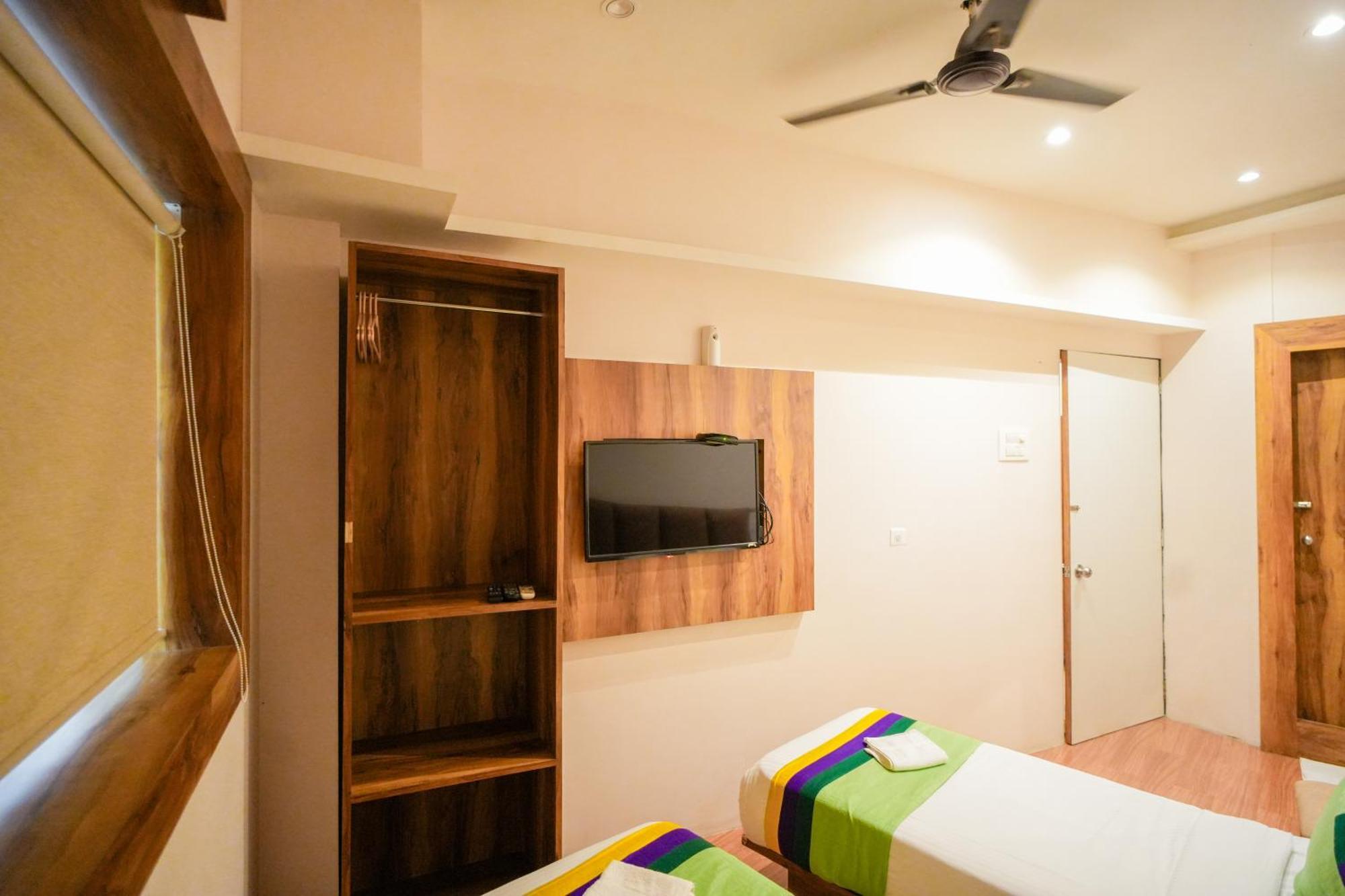Hotel Skylink Hospitality Mahalaxmi ムンバイ エクステリア 写真