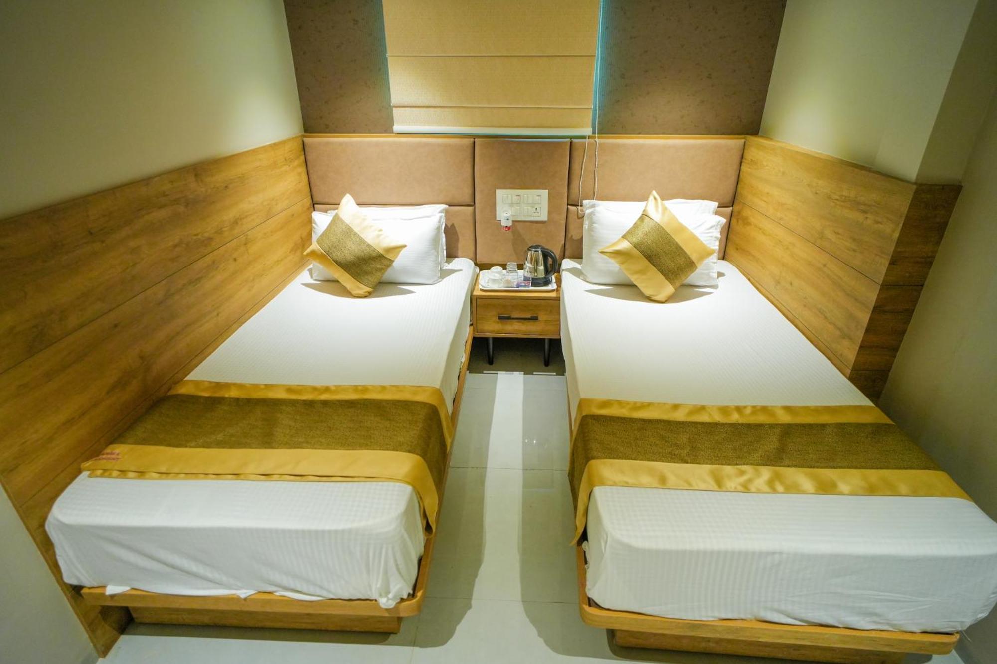 Hotel Skylink Hospitality Mahalaxmi ムンバイ エクステリア 写真