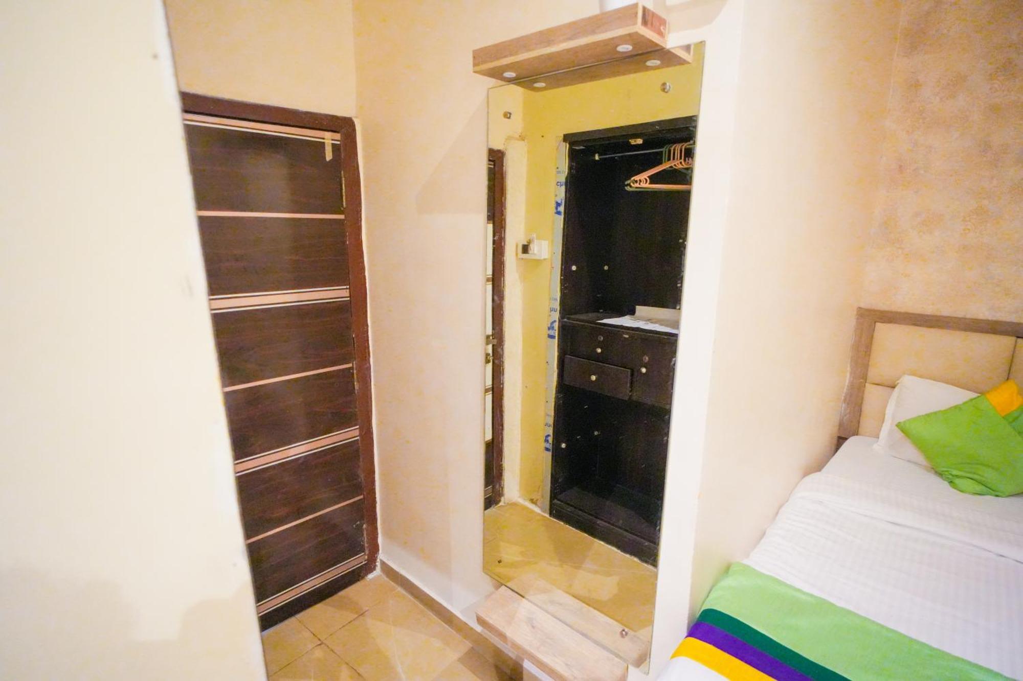 Hotel Skylink Hospitality Mahalaxmi ムンバイ エクステリア 写真
