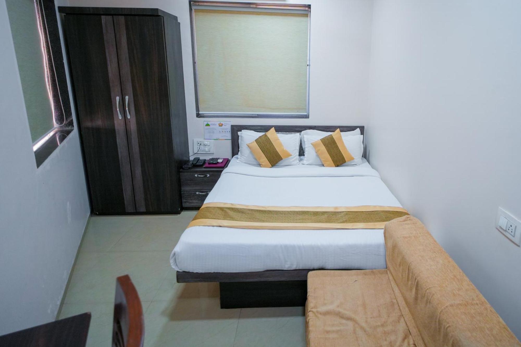 Hotel Skylink Hospitality Mahalaxmi ムンバイ エクステリア 写真