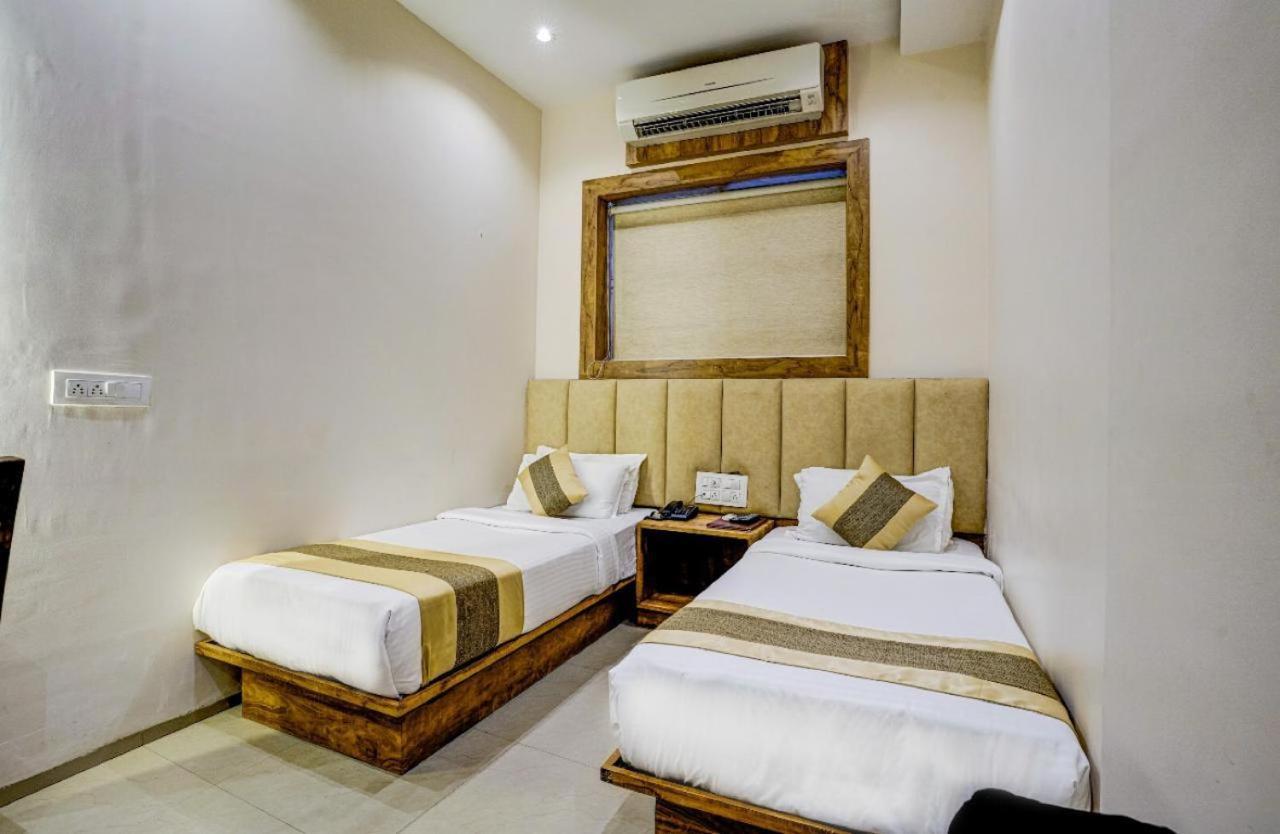Hotel Skylink Hospitality Mahalaxmi ムンバイ エクステリア 写真
